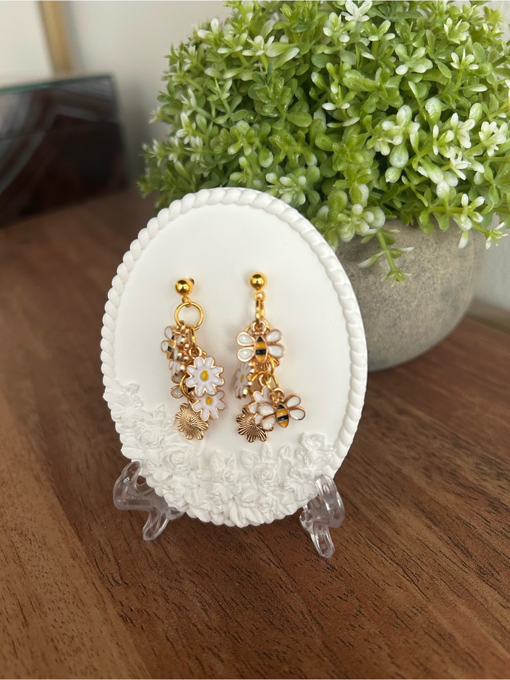 Daisy Drop Earrings with Bees